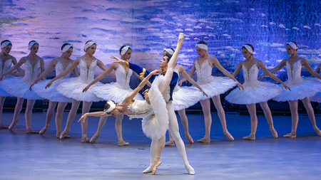 Grand Classic Ballet - Schwanensee - die traditionelle Wintertournee