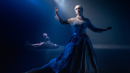 Anima Henn: Skirts in Fur, Unwinding