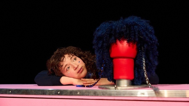 51. Mülheimer Theatertage: "herzkopfüber" von Simone Saftig