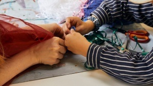 Familienworkshop zur Ausstellung "An Intimacy with Strangers"