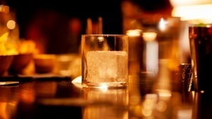 Drinks nehmen in der BrunnenBar