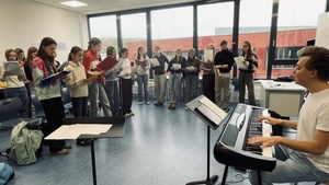 Heliospopchor & Vokalpraktischer Kurs der Heliosschule zu Gast auf dem Ehrenfelder Weihnachtsmarkt