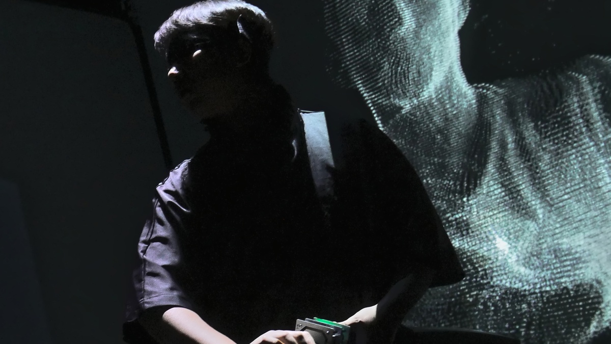 Slava Romanov & Chi Him Chik: umbra — Im digitalen Schatten