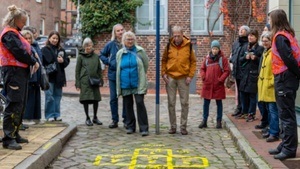 – j –_ u _– m –_ p _– into the strange