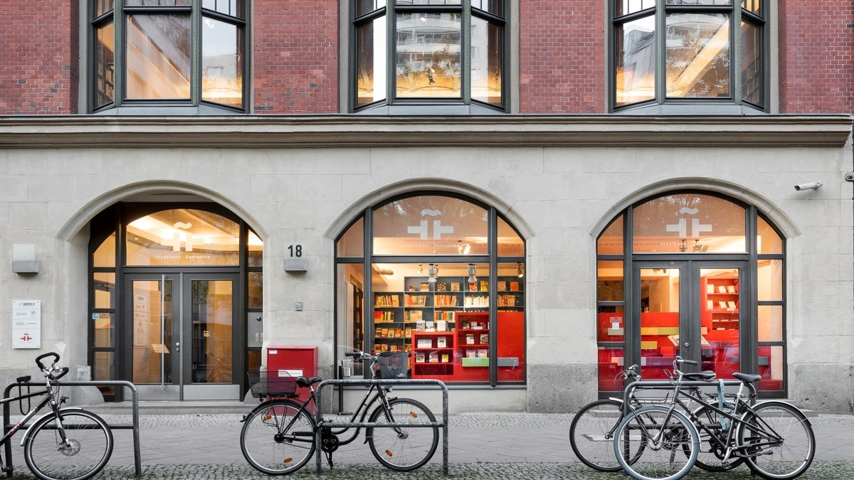 MARÍA COLUSI  BESTIARIO