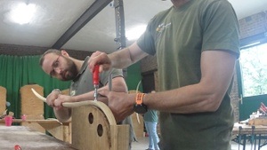 2 Tage Bogenbau in Köln, Recurvebogen mit Ledergriff und 3 Zedernholzpfeile