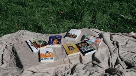 ÜberLebenswege – Schwarze deutsche Geschichte(n) der Nachkriegszeit (mit Dr. Azziza Malanda)