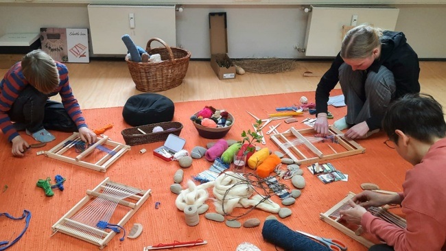 Workshopreihe Resilienz und Kreativität kreativ werden...ausprobieren...in Verbindung kommen  Weben: kleine Webstücke