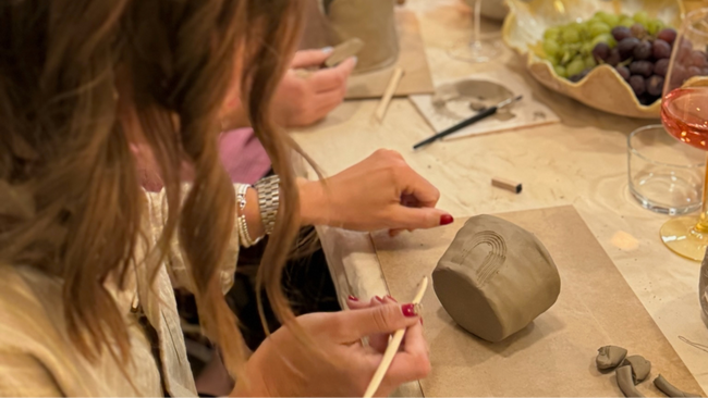 Clay & Glow Töpfern und Skincare Session im Studio Calma in Düsseldorf