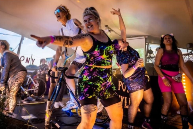 Pony Tyler Massenkaraoke und Goldsprint (20 Jahre Kulturhaus 73)