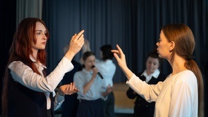 »CRASHKURS UKRAINE« – Theateraufführung. Premiere mit anschließendem Publikumsgespräch