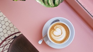 KAFFEEKLATSCH MIT HANS BERLIN