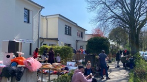 Nachbarschafts-Flohmarkt in der Bauhaussiedlung Hamburg Lokstedt