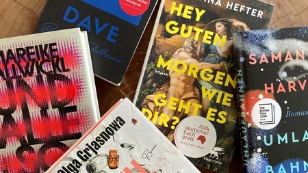 "SILENT READING" - gemeinsam einsam lesen im Porzellanladen