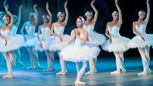 Schwanensee (The Royal Ballet)