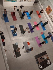 Yoga im Museum