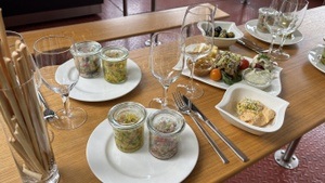 Rivership Flunder: Wein & Tapas