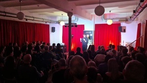 Punchline Comedy | Hinterhofsalon