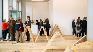 DIALOGISCHER FÜHRUNG am Langen Donnerstag zur Ausstellung Renata Lucas – a minor course correction