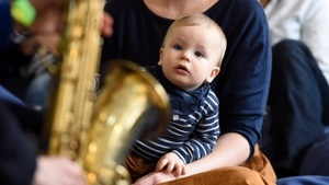 Babykonzert: Flussaufwärts im Hausboot