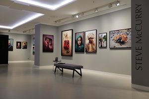 DONATA WENDERS "Reading Time - Fotografien und Bewegtbilder" in der Leica Galerie