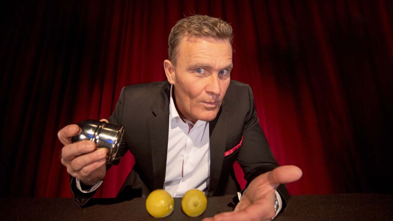 "Pik Dame oder Herz König" Close-Up Magie mit David Lavé