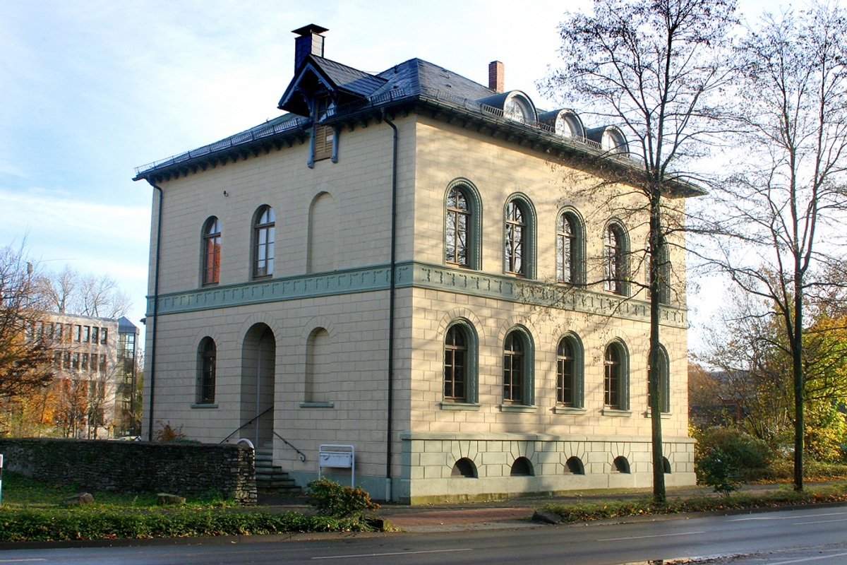 WÖRTERLEUCHTEN  »GRÜTZES ERSTER FALL«