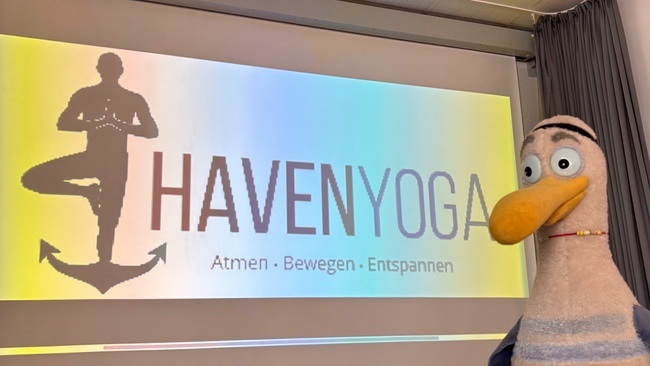 Yogastunde in der Stadtbibliothek zum Welt Yoga Tag