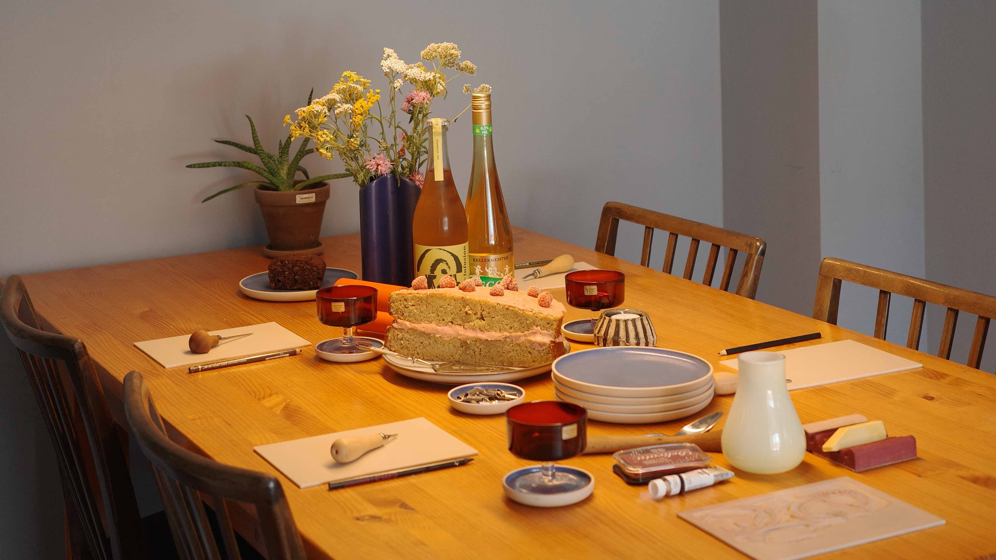 English & Deutsch! Cozy afternoon linoprint workshop - with coffee & cake