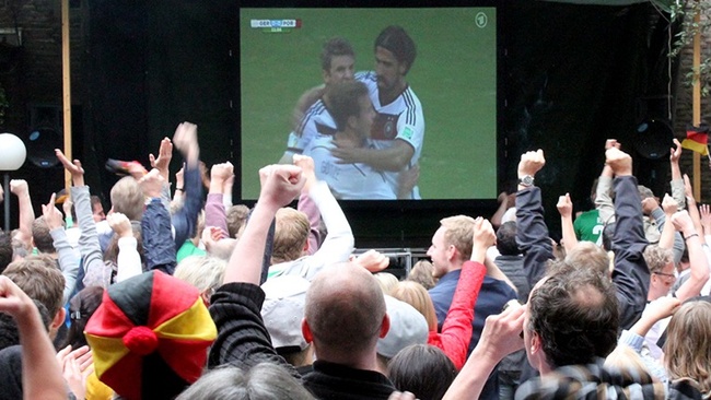 Fußball WM 2026 – Public Viewing open air im Hof