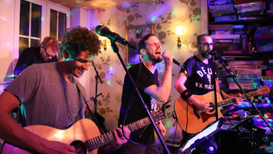 Saitenhieb in der Umleitung (Live-Musik)