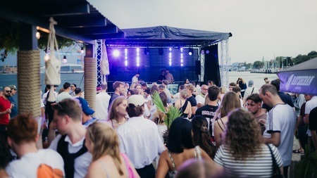 FRIYAY BEACHPARTY im SANDHAFEN