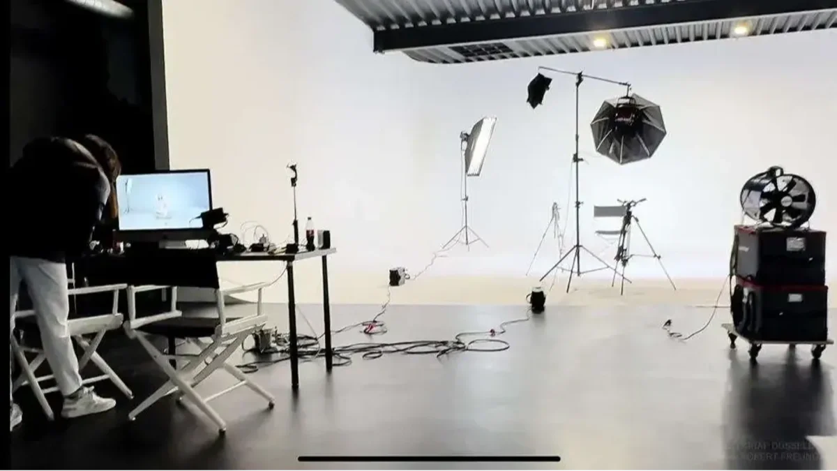 Victoria Halper & Kai Krösche (DARUM) // [EOL]. End of Life