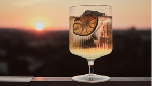 After Work Sundowner - Dachterrasse, DJ-Beats und erfrischende Drinks unter freiem Himmel