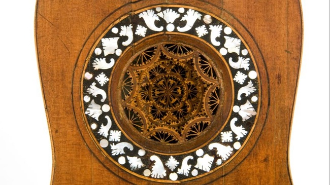 Von der Gambe zur E-Geige: Fünf Jahrhunderte Klanggeschichte Öffentliche Sonntagsführung durch das Musikinstrumentenmuseum mit Charlotte Landgraff