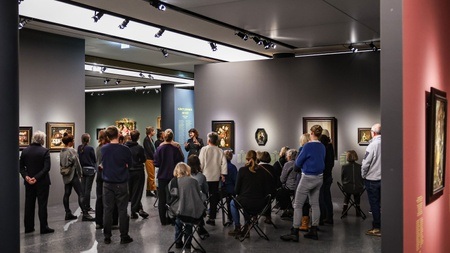 Kunst im Kontext: Wer trägt das Kind?