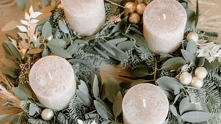 Adventskranz Binden mit Kerzen-Dipping