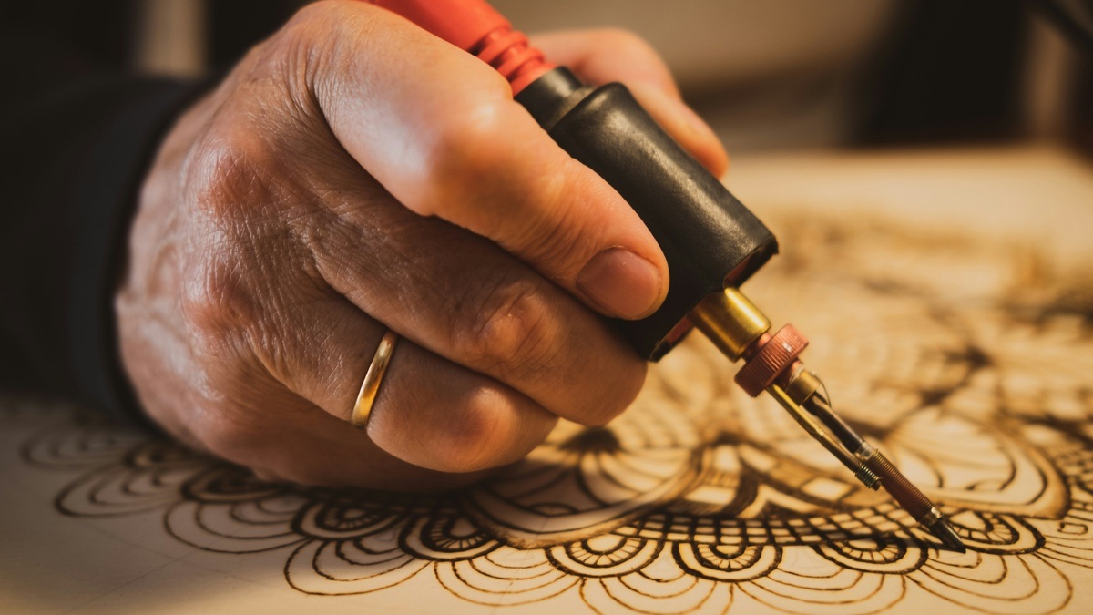 Brandmalen (Pyrographie) auf Holz