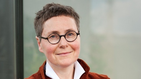 Frisch gepresst-Lesung mit Angela Steidele – „Ins Dunkel“