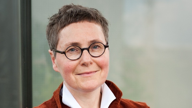 Frisch gepresst-Lesung mit Angela Steidele – „Ins Dunkel“