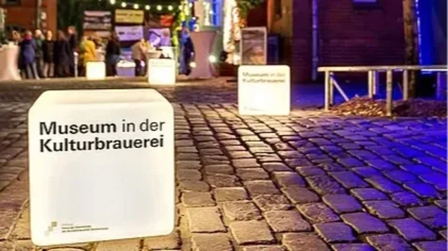 AUSSTELLUNGSBEGLEITUNG späti! - Kultur nach Feierabend