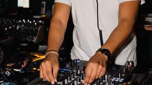 COCKTAIL X: HIGHBALLS & BEATS