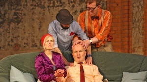 »Endlich allein!« Komödie von Lawrence Roman