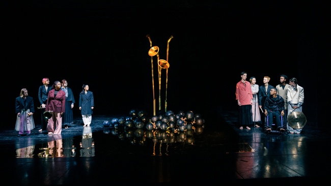 »Paradiesvögel« von Martina Droste und Ensemble