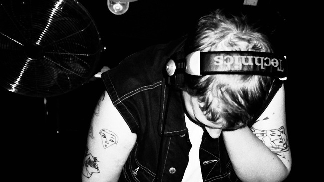 OFFEN:BAR 2 RAUM EDITION:   Listen (t)here 15 + Ose + groovHer + katonka + Pöbeljanina