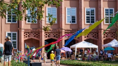 SOMMER IM GRASSI: Flohmarkt: Schönes Neues & Gebrauchtes