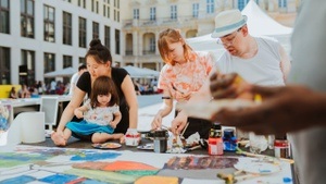 Schloss der Wünsche. Kunst, Protest und Popmusik im Schlüterhof bei BERLIN GLOBAL