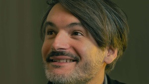 Saša Stanišić prä­sentiert „Möchte die Witwe ange­sprochen werden,...“