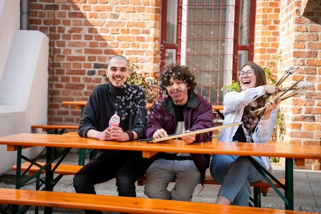 FREQUENZ-FESTIVAL // External Operator (Performance) Mit dem Trio Ilia Viazov (RU); Paulina Andrzejak (PL); Diego Alejandro Morales Castillo (NI) (ca. 50 Min)