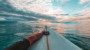 Surf Film Nacht: WOMEN & THE WIND + L E N A
